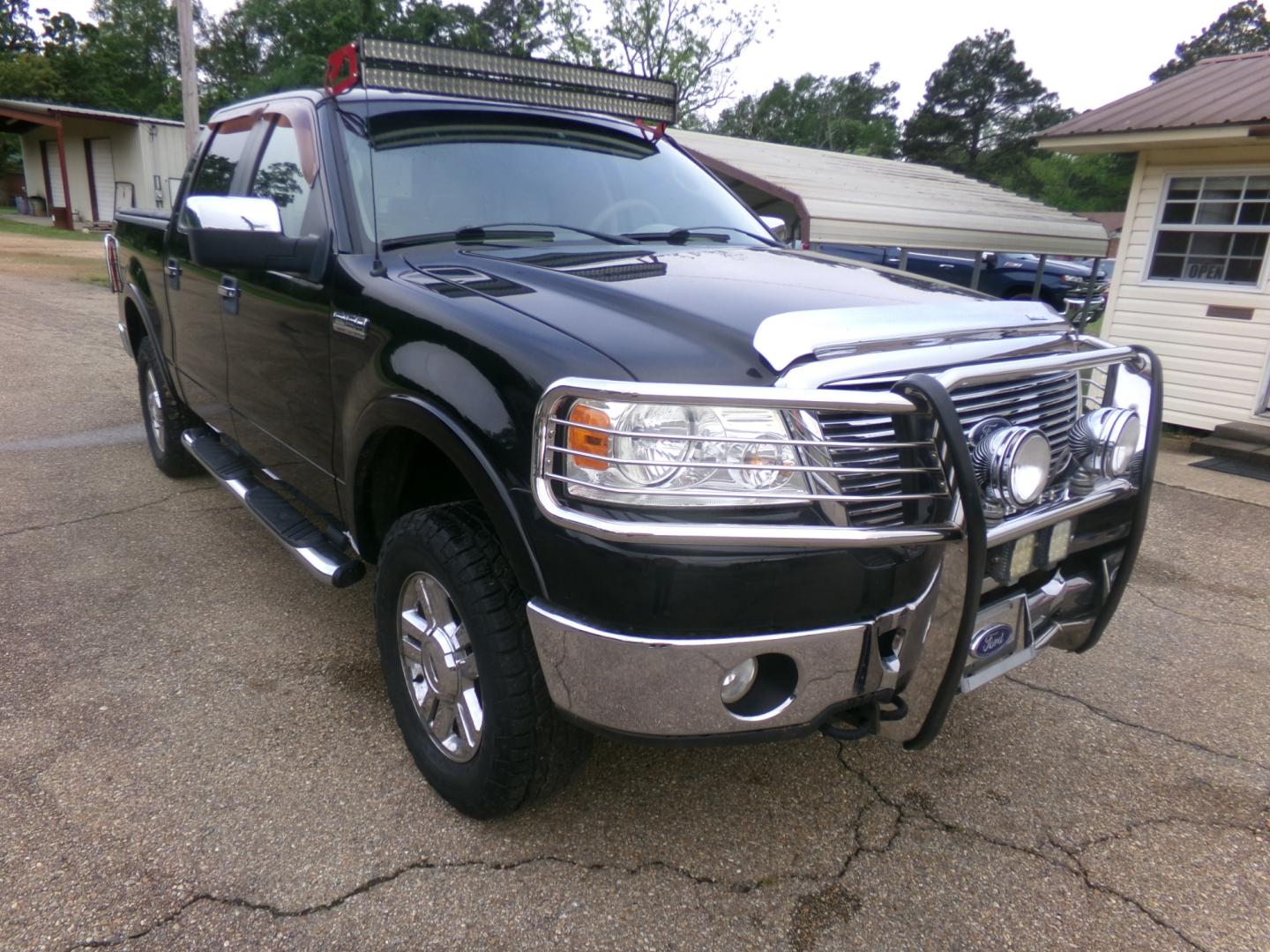 2008 Black /Tan Ford F-150 Lariat SuperCrew (1FTPW14V48K) with an 5.4L V8 SOHC 24V FFV engine, 4-Speed Automatic Overdrive transmission, located at 401 First NE, Bearden, AR, 71720, (870) 687-3414, 33.726528, -92.611519 - Photo#23